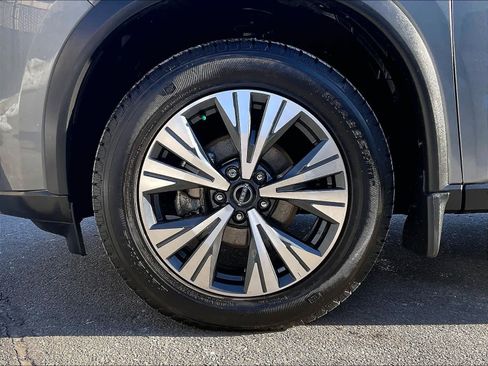 Used 2023 Nissan Rogue SV image 7