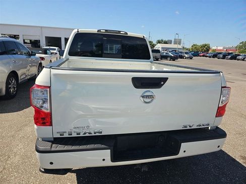 Used 2021 Nissan Titan SV w/ SV Convenience Package AWD/4WD image 5