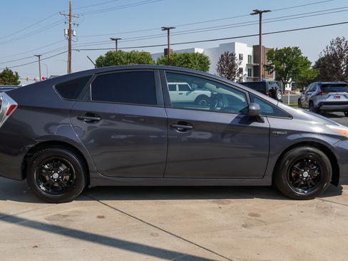 Used 2013 Toyota Prius Four w/ Deluxe Solar Roof Pkg FWD image 9