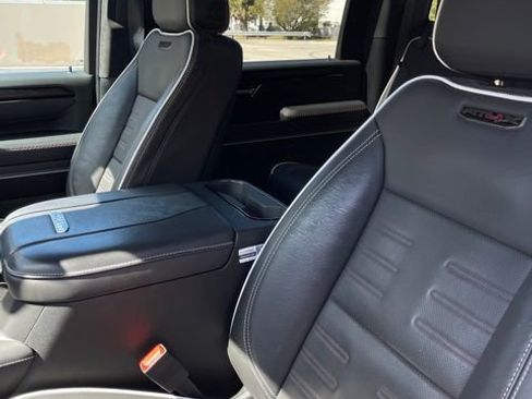 Used 2025 GMC Sierra 2500 AT4X image 6