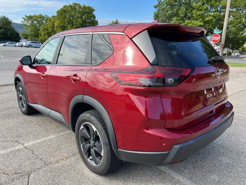 Used 2025 Nissan Rogue SV AWD/4WD image 5