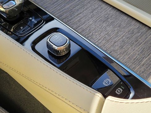 Certified 2023 Volvo XC90 T8 Ultimate w/ Lounge Package image 27