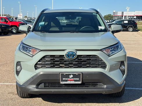 Used 2021 Toyota RAV4 XLE Premium image 3