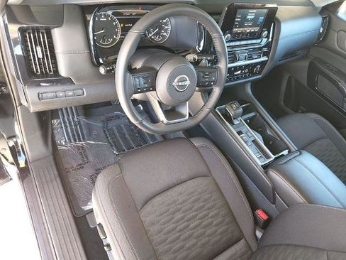 Certified 2025 Nissan Pathfinder SV image 11