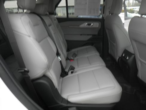 Certified 2025 Ford Explorer Active w/ Active Comfort Package image 23