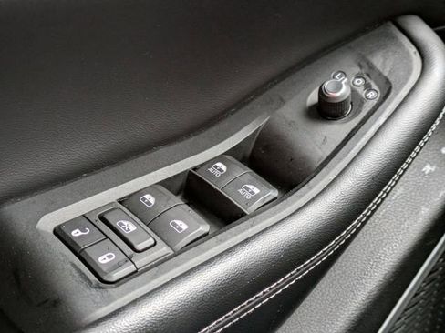 Used 2022 Jeep Grand Cherokee Limited image 27