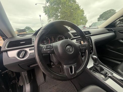Used 2013 Volkswagen Passat 2.5 SE FWD image 29