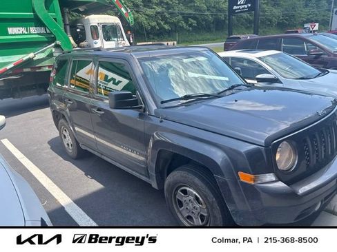Used 2016 Jeep Patriot Sport w/ Power Value Group AWD/4WD image 3