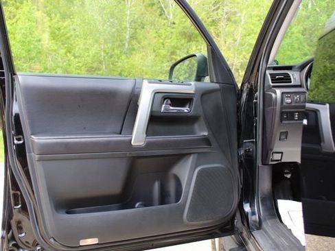 Used 2016 Toyota 4Runner SR5 Premium AWD/4WD image 29