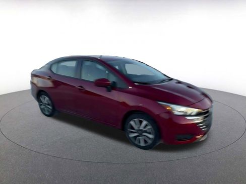 Used 2025 Nissan Versa SV image 2