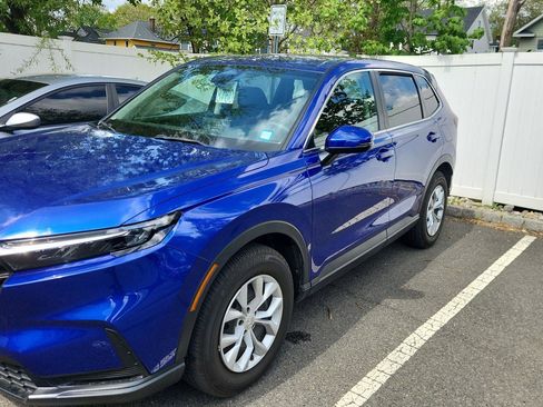 Used 2025 Honda CR-V LX image 1