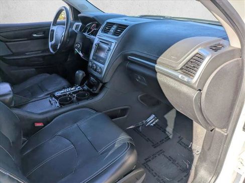 Used 2014 GMC Acadia SLE image 19