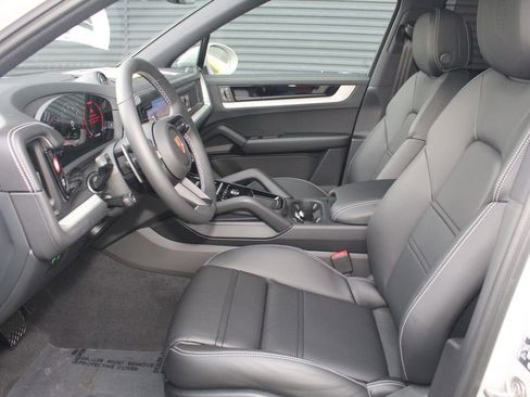 New 2026 Porsche Cayenne E-Hybrid AWD/4WD image 5