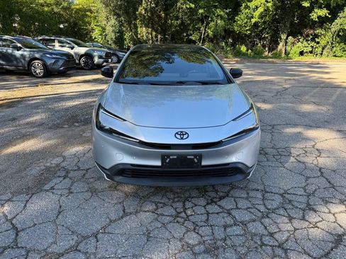 Used 2023 Toyota Prius LE FWD image 2