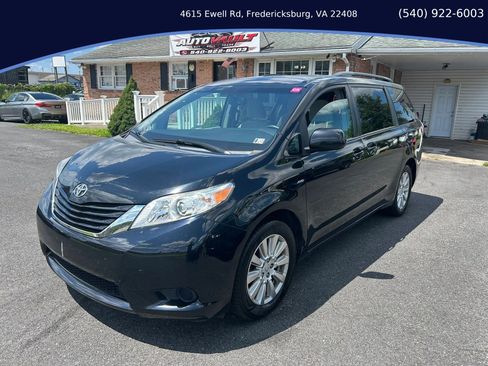 Used 2017 Toyota Sienna LE AWD/4WD image 2