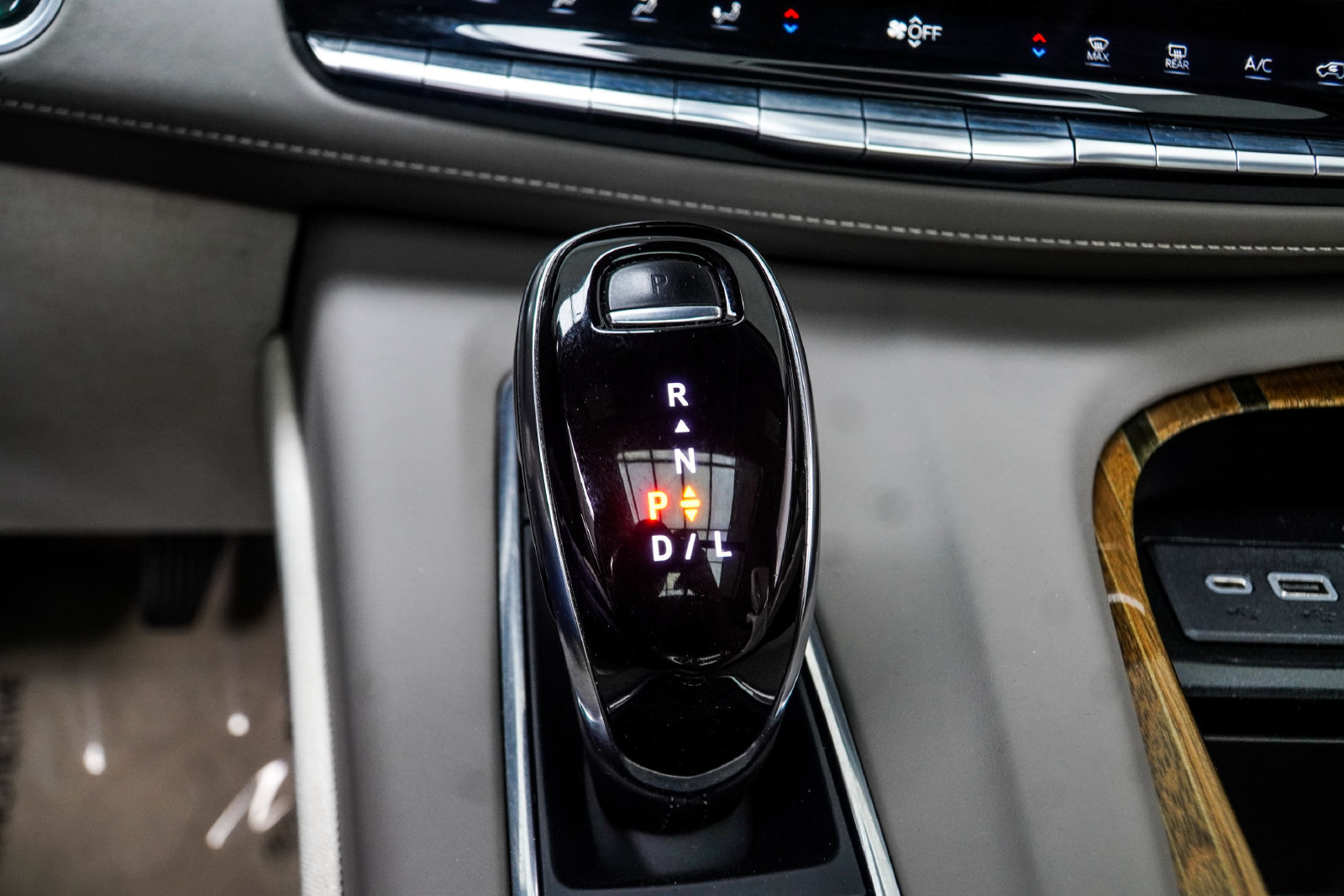 Used 2022 Cadillac Escalade Premium Luxury Platinum w/ LPO, Radiant Package AWD/4WD image 23