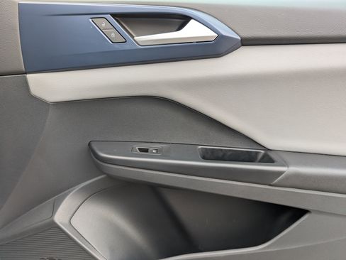 Used 2023 Volkswagen Taos SE w/ Black Wheel Package image 21