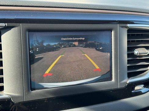 Used 2023 Chrysler Voyager LX image 21