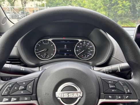 Used 2025 Nissan Sentra SV FWD image 33