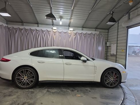 Used 2017 Porsche Panamera Turbo image 8