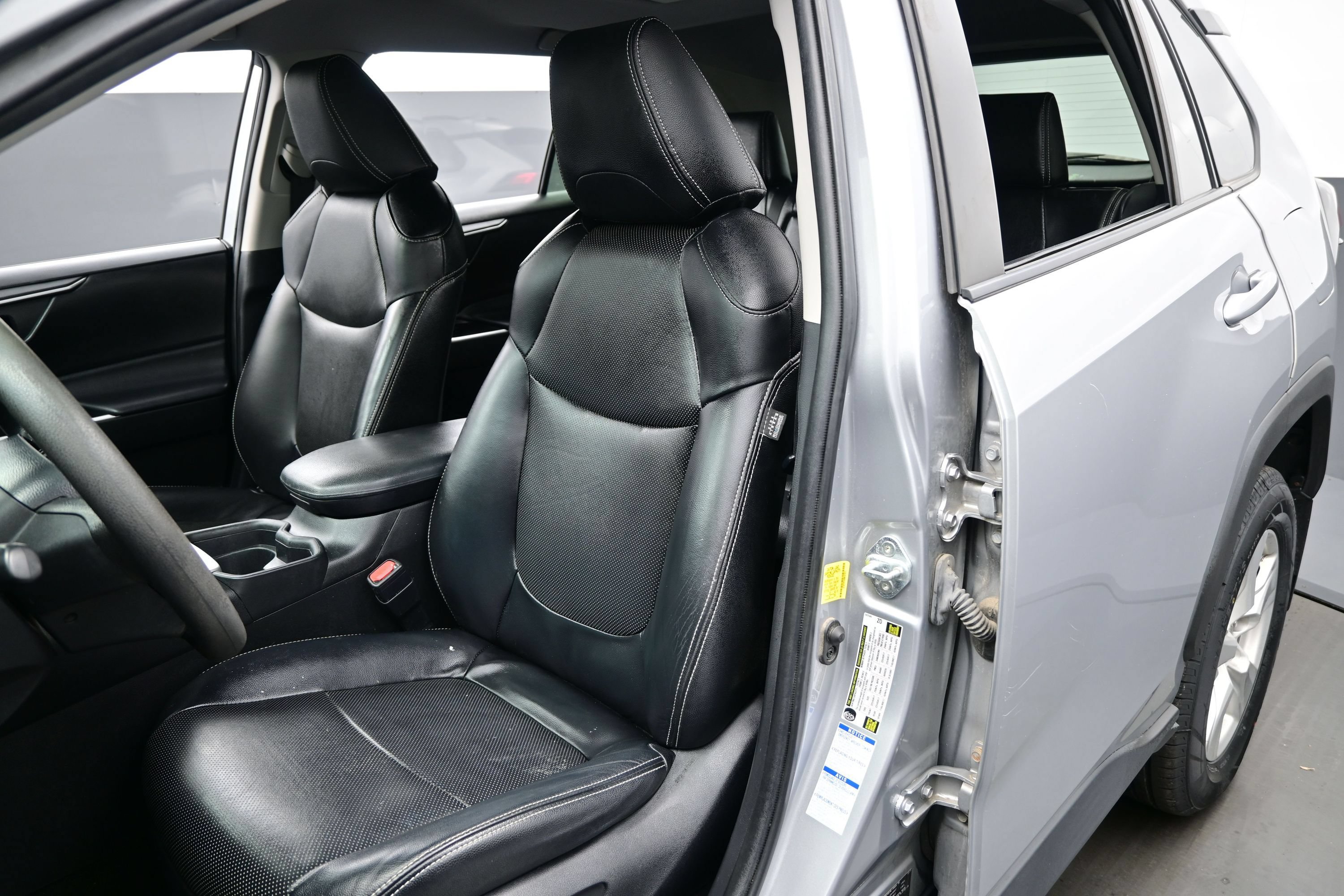 Used 2021 Toyota RAV4 XLE AWD/4WD image 11