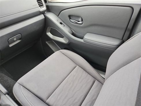 Used 2022 Nissan Frontier SV w/ Technology Package image 15