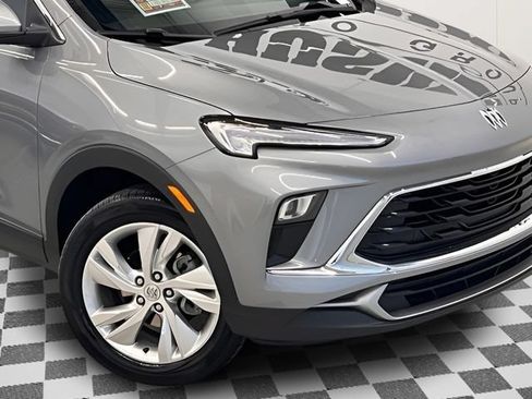 Certified 2025 Buick Encore GX Preferred AWD/4WD image 25