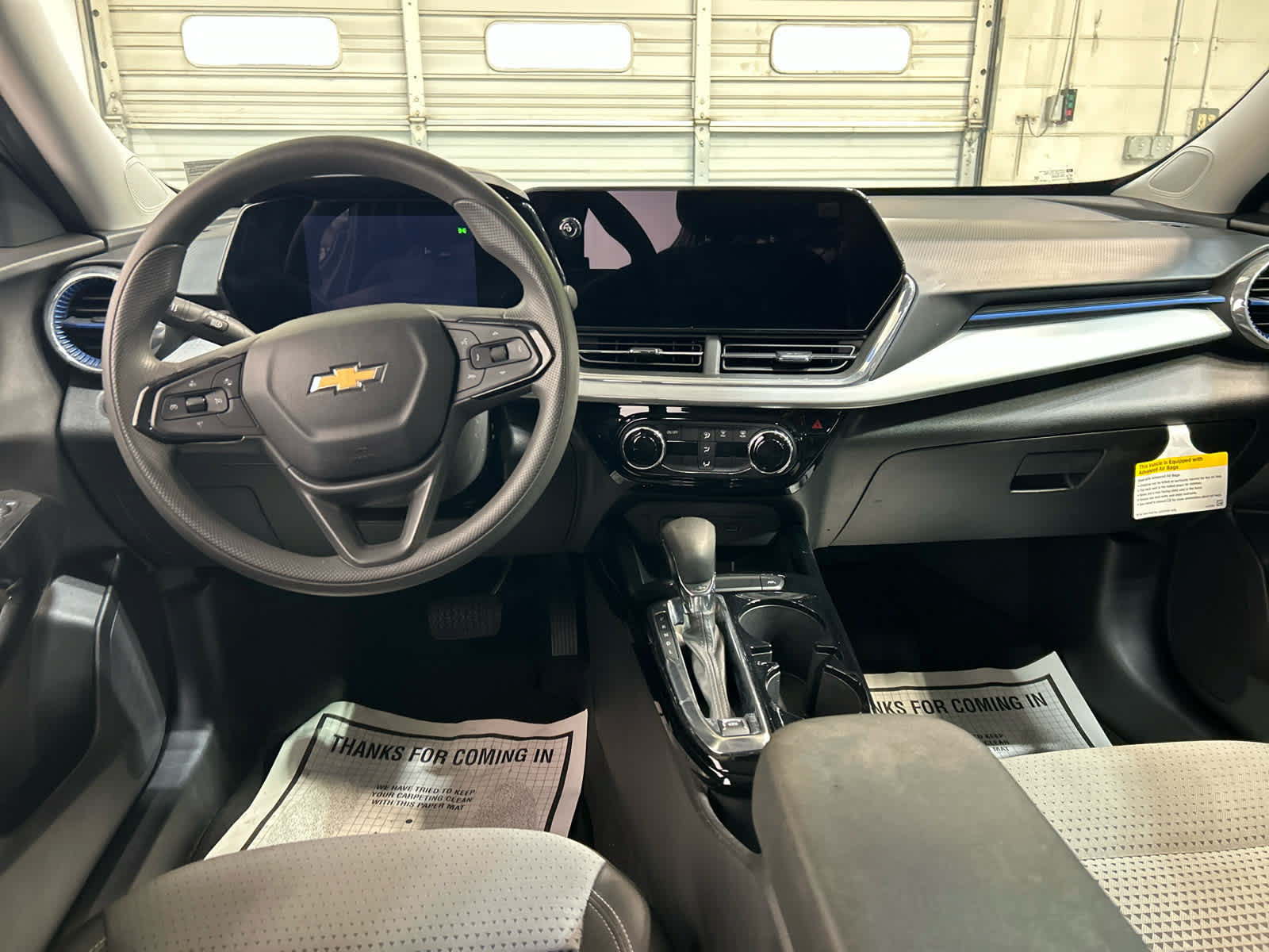 Used 2025 Chevrolet Trax LT FWD image 4