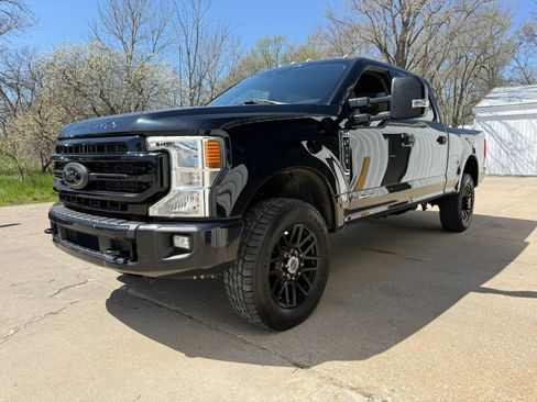 Used 2022 Ford F250 XLT w/ Black Appearance Package AWD/4WD image 4