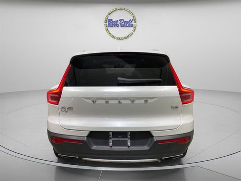 Used 2019 Volvo XC40 T4 Inscription image 4