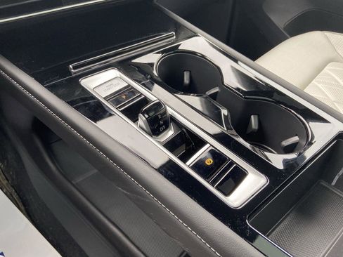 Used 2024 Volkswagen Atlas Cross Sport SEL Premium R-Line image 19