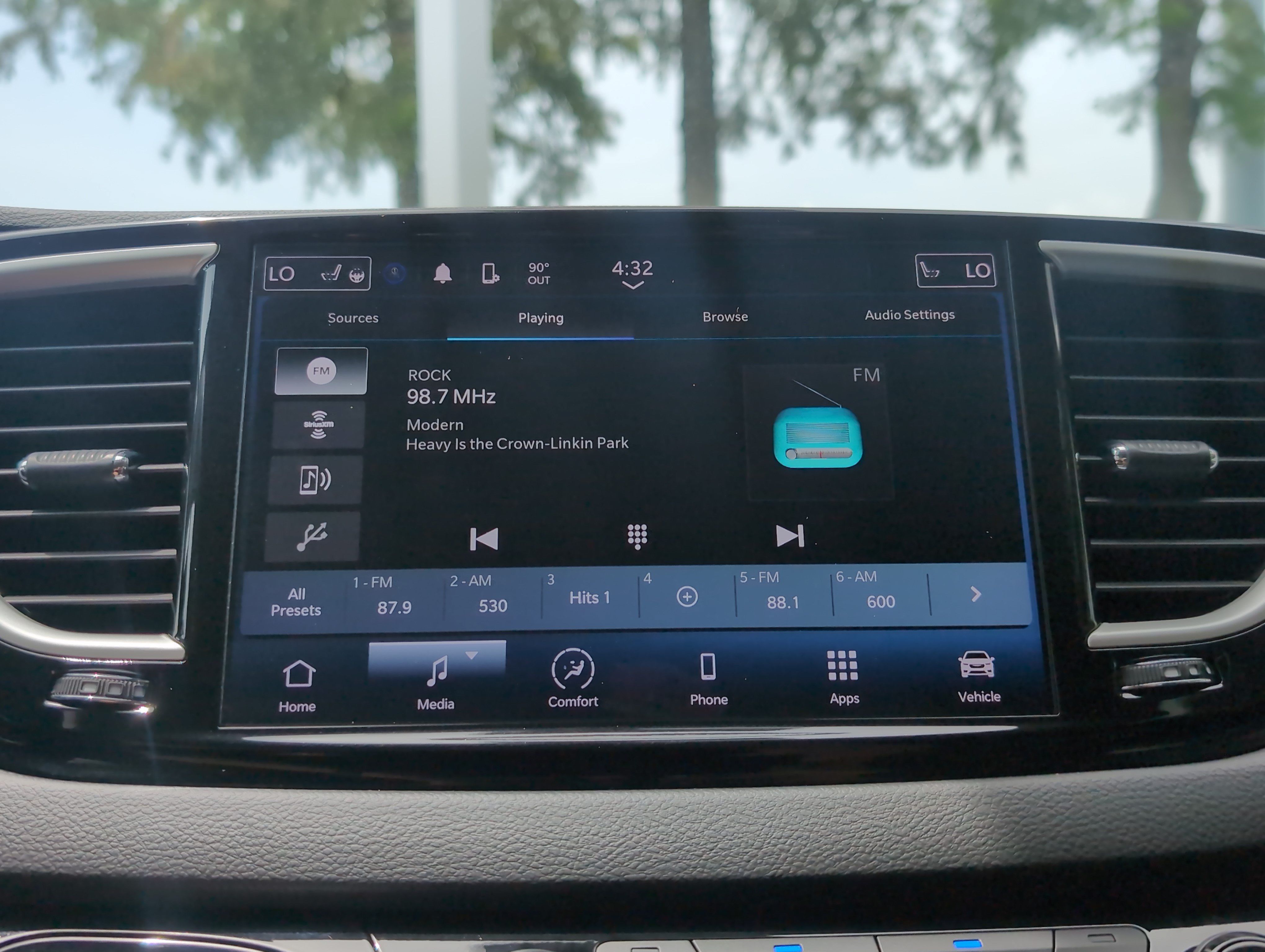 Used 2024 Chrysler Pacifica Touring-L FWD image 23