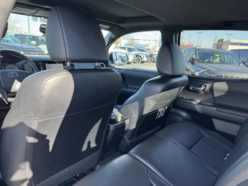 Used 2020 Toyota Tacoma TRD Off-Road image 32