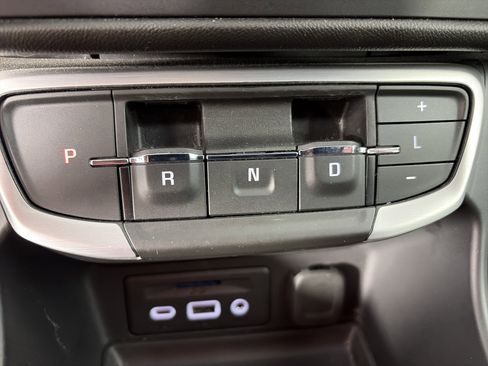 Used 2023 GMC Terrain SLT image 26