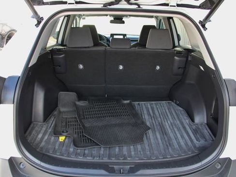 Used 2022 Toyota RAV4 XLE w/ Convenience Package image 32
