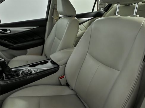 Used 2019 INFINITI Q50 Luxe w/ Essential Package (3.0T Luxe) AWD/4WD image 18