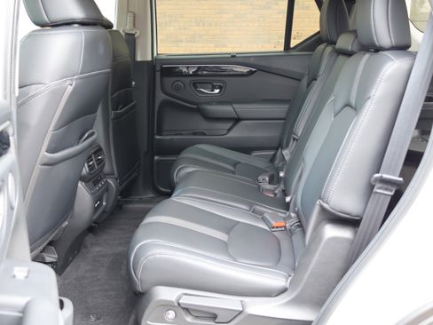 Used 2023 Honda Pilot Touring image 13