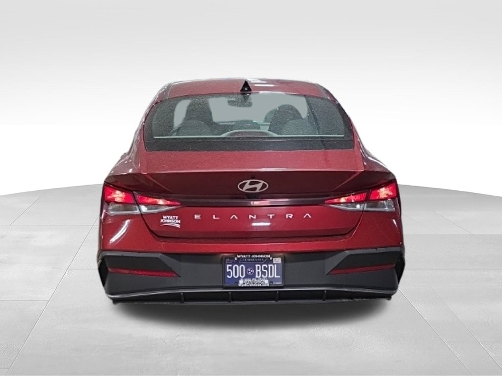 Used 2024 Hyundai Elantra SEL FWD image 8