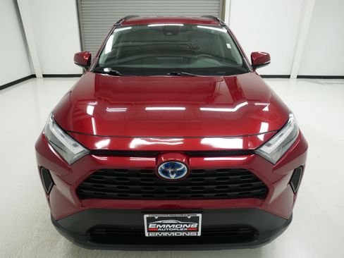 Used 2024 Toyota RAV4 XLE AWD/4WD image 2
