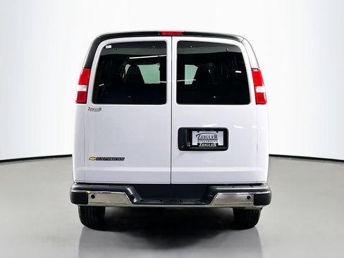 Certified 2025 Chevrolet Express 3500 LT w/ LT Preferred Equipment Group RWD image 6