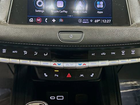Used 2022 Cadillac XT4 Luxury w/ Cold Weather Package FWD image 13