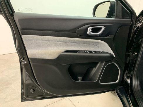 Used 2024 Jeep Compass Latitude image 5