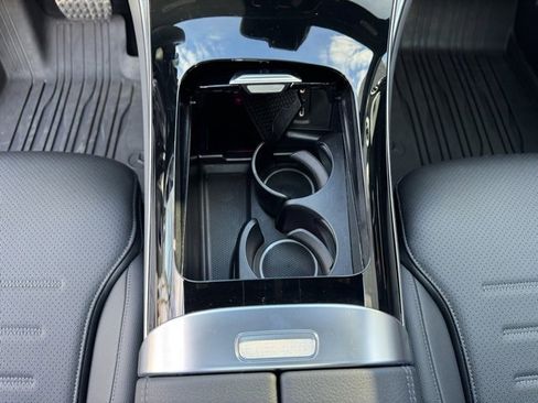 Used 2025 Mercedes-Benz GLC 300 4MATIC image 16
