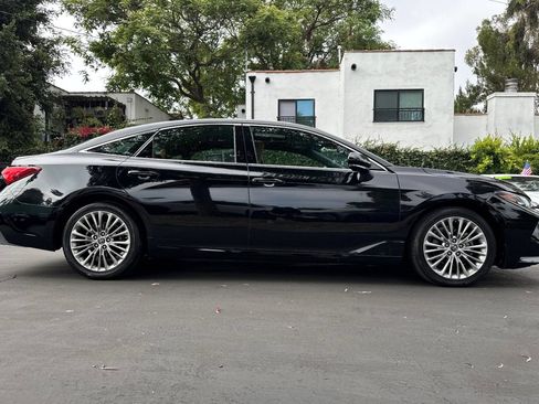 Used 2019 Toyota Avalon Limited w/ Advanced Safety Package FWD image 3