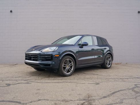 Used 2024 Porsche Cayenne AWD/4WD image 1