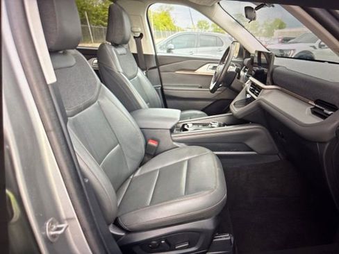 Used 2025 Ford Explorer Active w/ Active Comfort Package AWD/4WD image 11