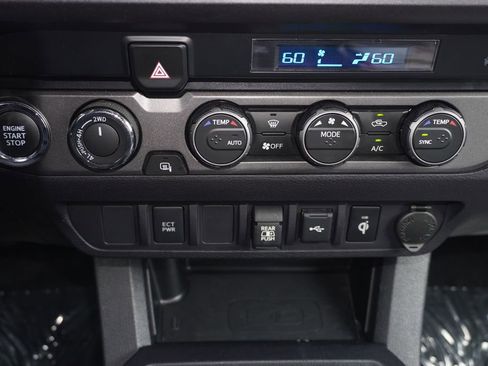 Used 2023 Toyota Tacoma TRD Off-Road image 15