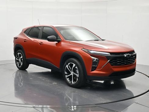 Certified 2024 Chevrolet Trax RS w/ Driver Confidence Package FWD image 3