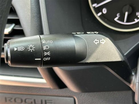 Used 2022 Nissan Rogue S image 13