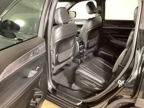 Used 2024 Jeep Grand Cherokee L Limited w/ Black Appearance Package AWD/4WD image 23